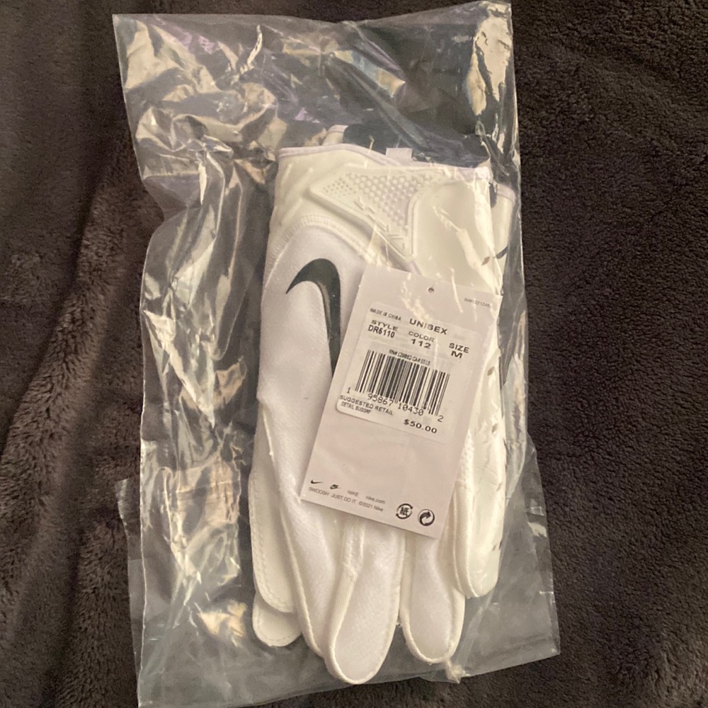 UNISEX SIZE M Nike gloves